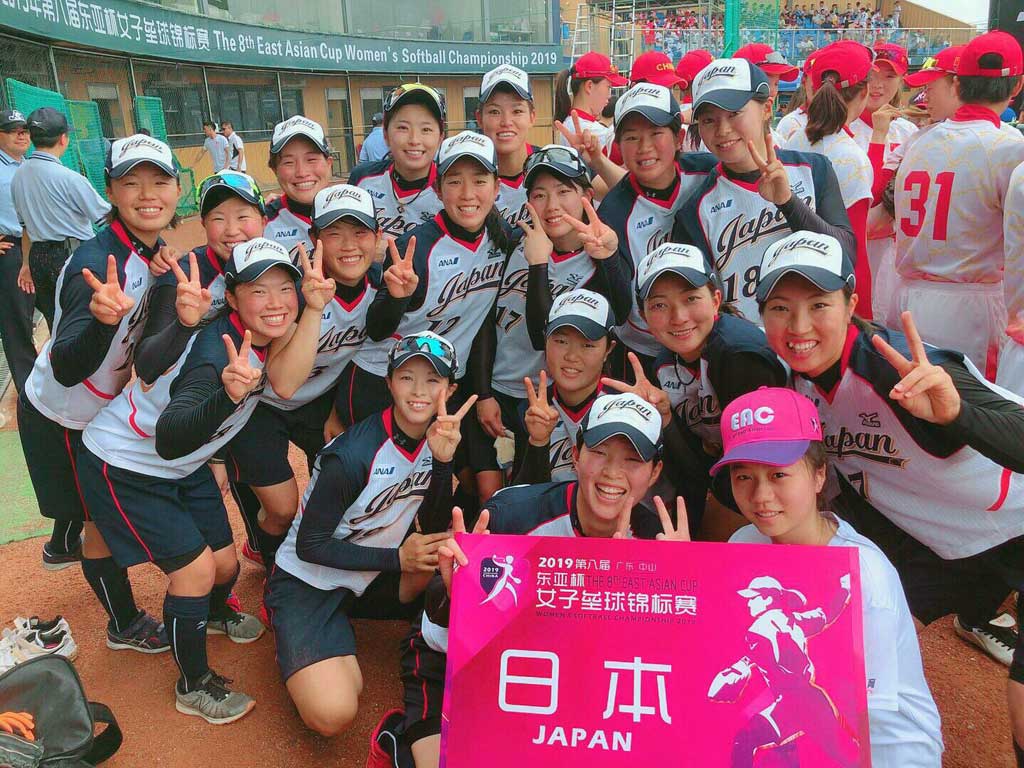 第8回東アジアカップで本学女子ソフトボール部の選手が優勝に貢献 東京富士大学オフィシャルサイト